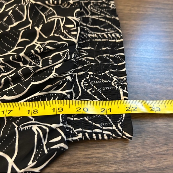 ❤️ Tamara H Chic Black and White Leaf Pattern Blouse M - Picture 9 of 10